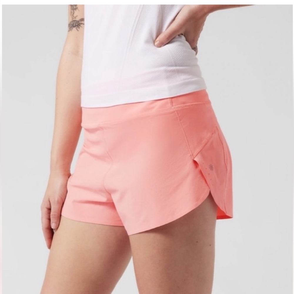 Athleta Women's High Rise Run with It 2.5 Shorts‎ Peach Size Medium